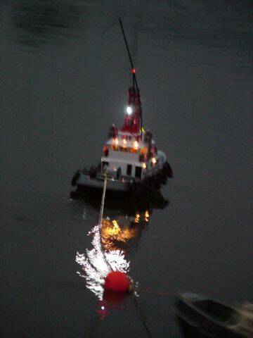太陽下山了，湖面變的好寧靜