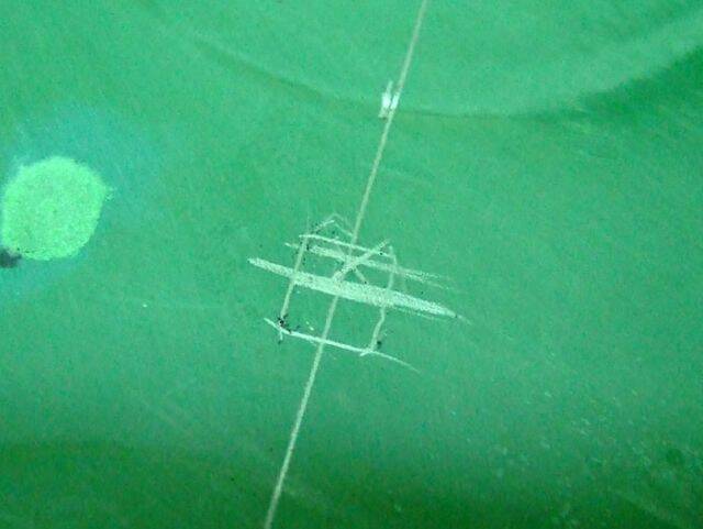 在甲板畫上母插頭的尺寸