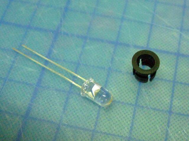 準備5mm LED及燈座