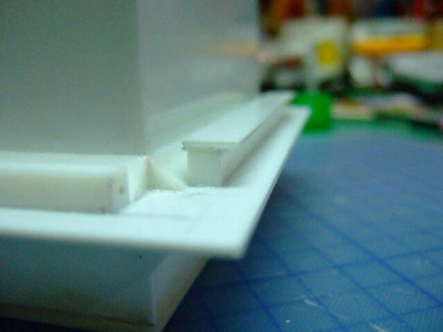 水槽箱底部船尾方向的卡榫