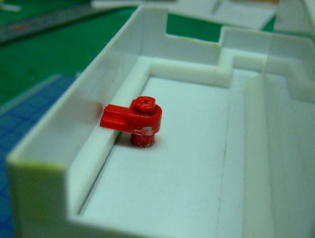 水槽箱底部船頭方向的快拆組合圖