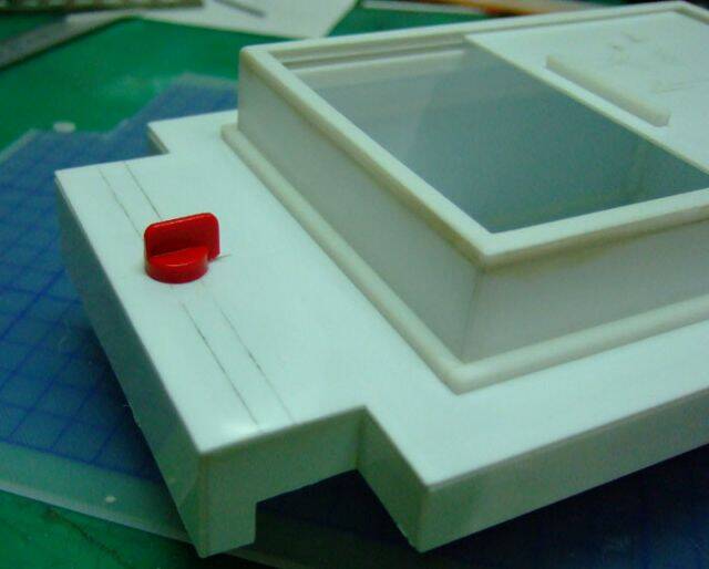 水槽箱正面船頭方向的快拆組合圖-這樣只要3秒就可拿起水槽箱了