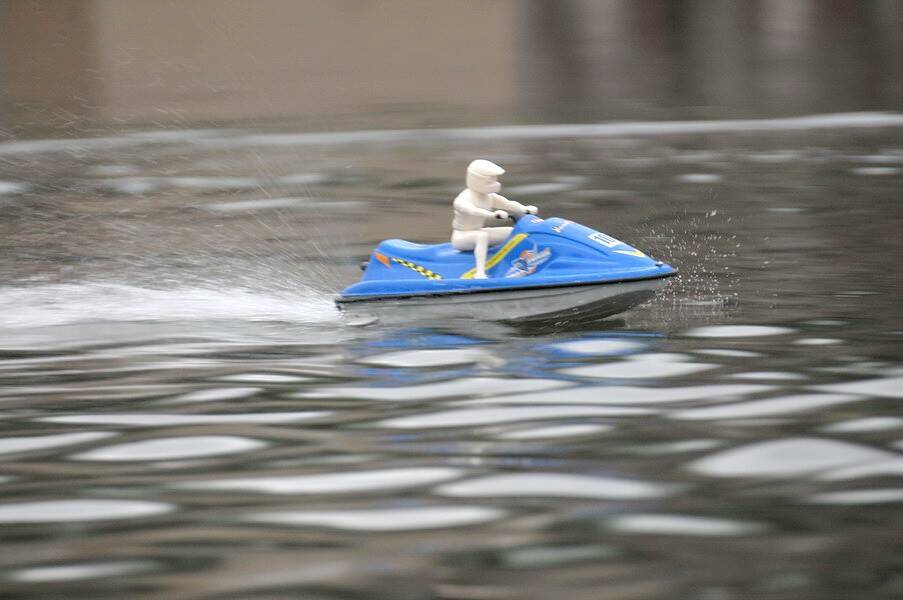 水上摩托車