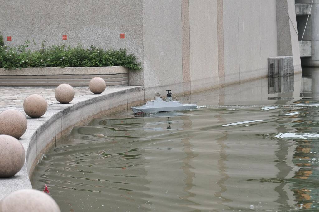 急轉彎準備齊自己造的浪