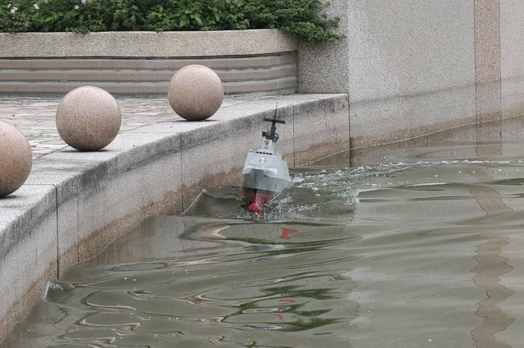 抬到聲納都露出來了