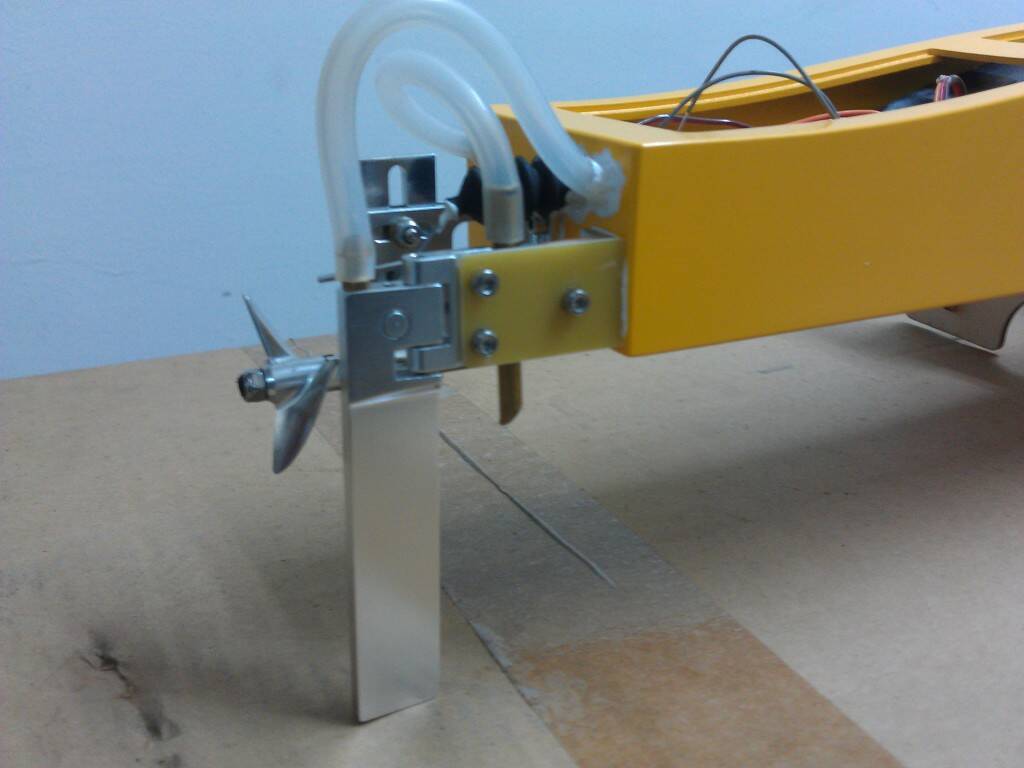 方向舵支架有補強片