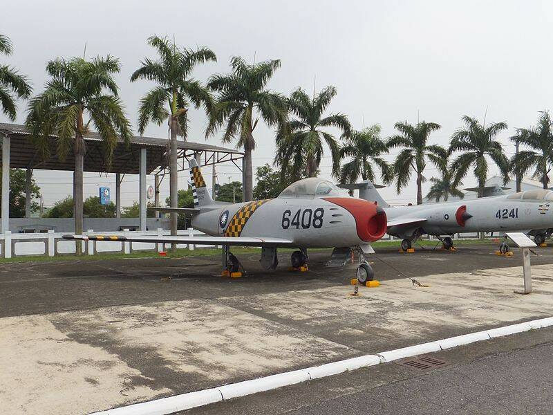 ROCAF_F-86_6408_in_Military_Airplanes_Display_Area_20111015.jpg