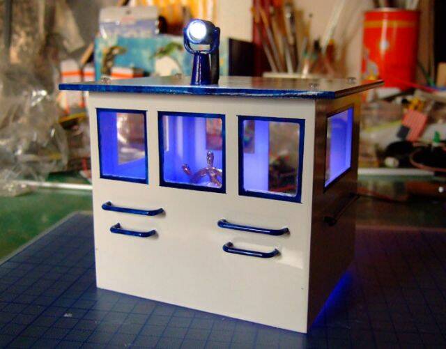 駕駛艙及探照燈測試