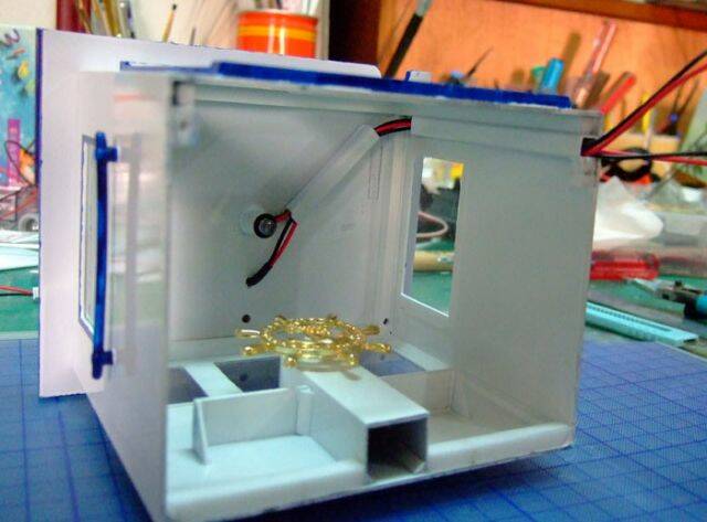 駕駛艙內部的走線