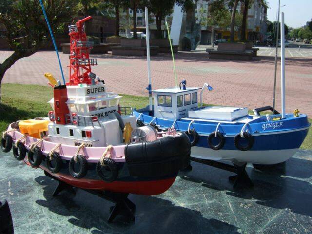 下水前的合照-工作船是老婆的船