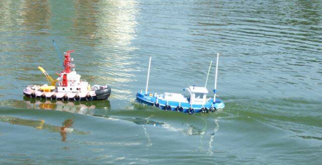 ㄚ~~~~ 老婆 - 你快要撞上工作船了~~