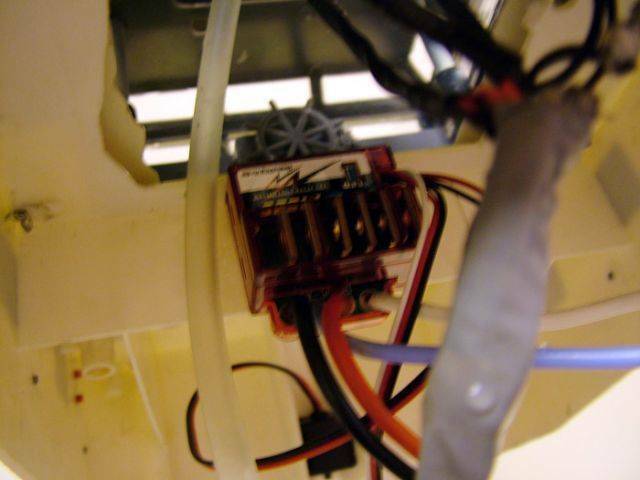 狗啃的船艙與全船唯一最貴的電變