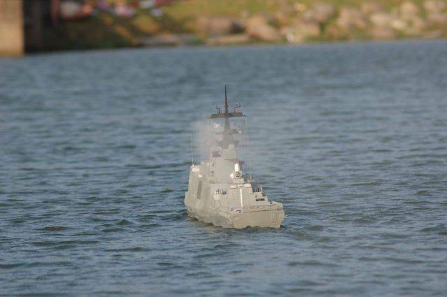 下水出航的康定級軍艦 下水出航的康定級軍艦