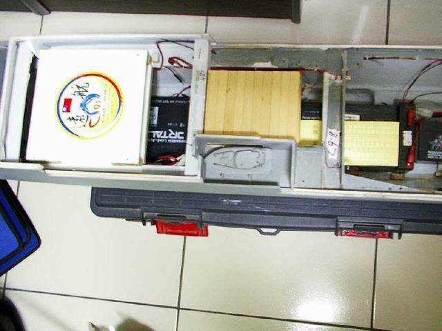 系統艙前端亦有一顆主動力電瓶 系統艙前端亦有一顆主動力電瓶