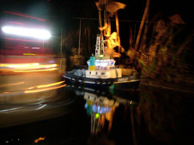 ANGELA攪進異物，嶄新的工作船前往救援