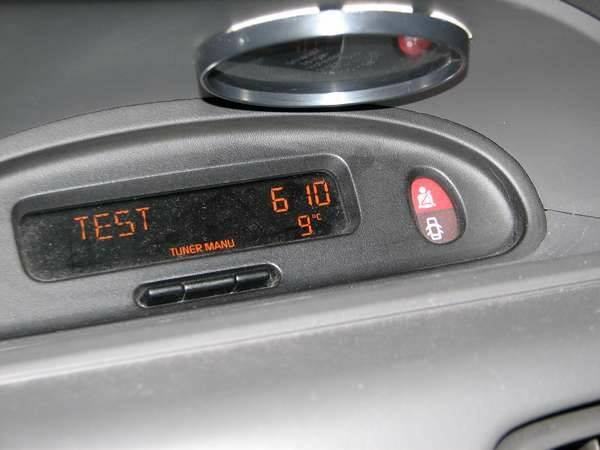 車上溫度計顯示9度