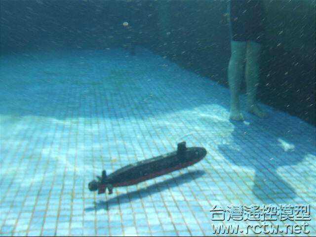 朋友的腳也入鏡了