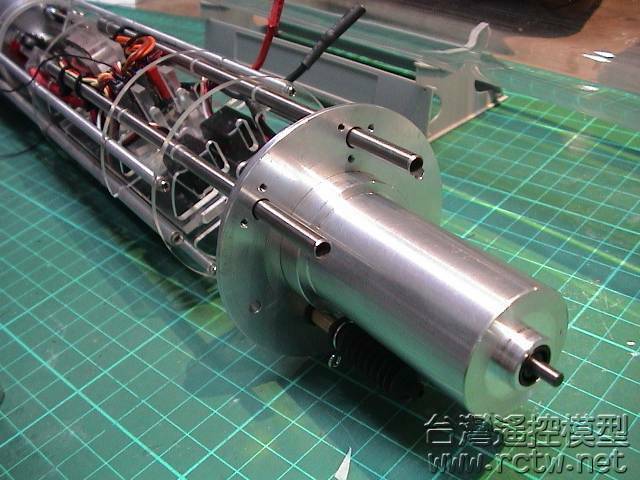 唧筒對外穿過尾蓋部份也須水密