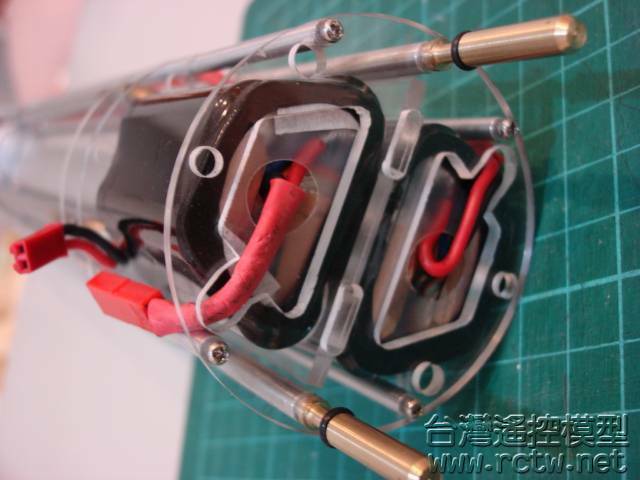 6V 5400 mA,應該可玩很久