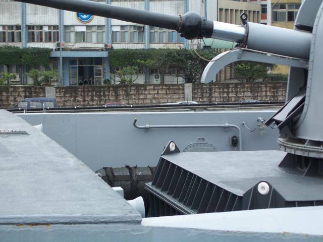 76快砲基座右側前半部