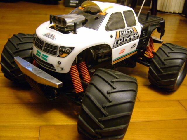 1/8京商Giga Crusher【大酷哥雙引擎G26級*2大腳車】