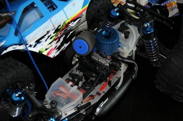 8分之1~美國TEAM LOSI 超級大腳車LST