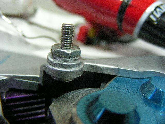 後車殼柱完成圖...螺絲突出大約6mm...太長太短都不行..