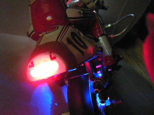 一顆5mm大紅燈當煞車燈