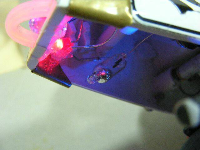 煞車燈就靠這一顆水銀開關...平常狀態不亮