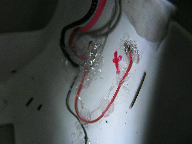 焊接在下車殼平頭固定螺絲上