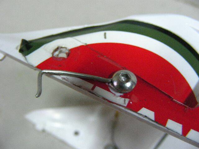 這是固定肚兜的上車殼部份...這是參考士官長大哥的圖片所做出來的