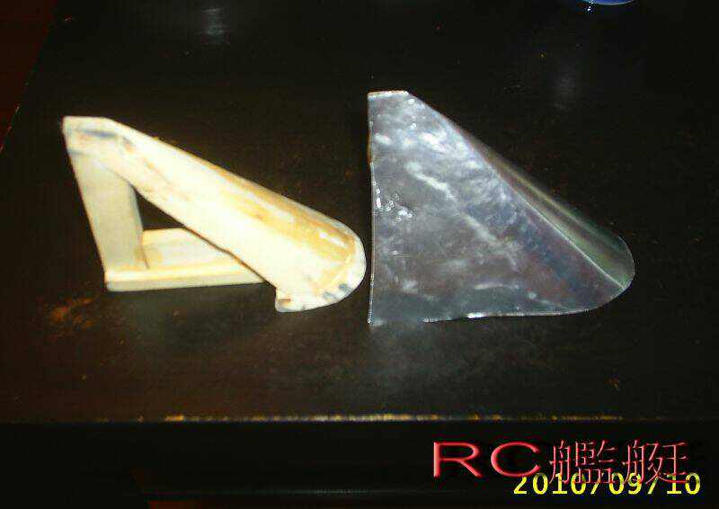 拿膠槌兼差當板金工