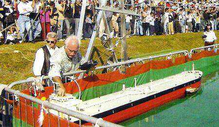 小拖船 1:50 比比看