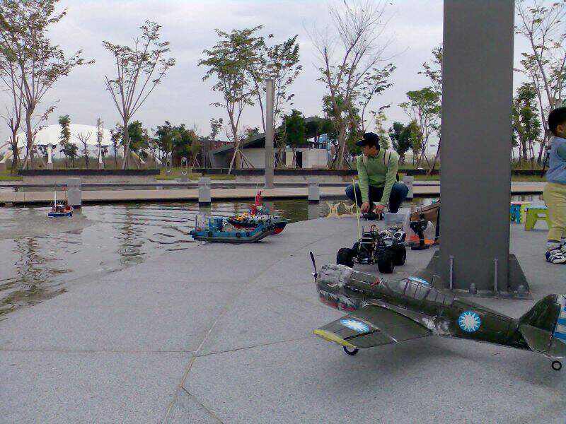 由李德昭檢視陸海空三軍