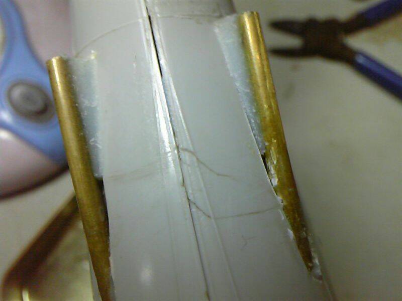 軸管縫隙填AB膠 之後上補土