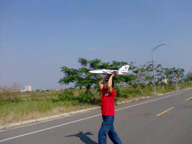 由雄哥來主持彈射典禮