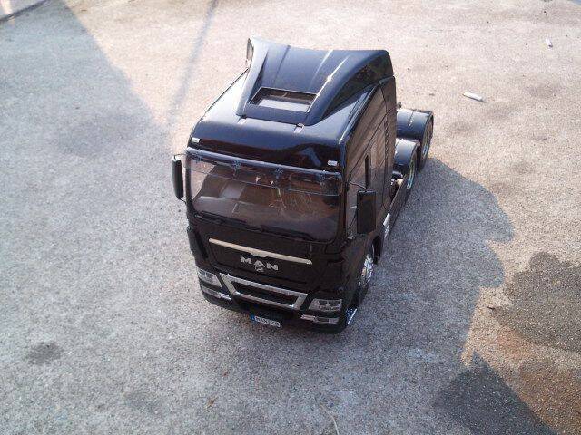  台湾货车高速翻覆 (3)图片  台湾货车高速翻覆 (3