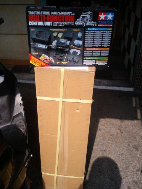  台湾货车高速翻覆 (5)图片  台湾货车高速翻覆 (5