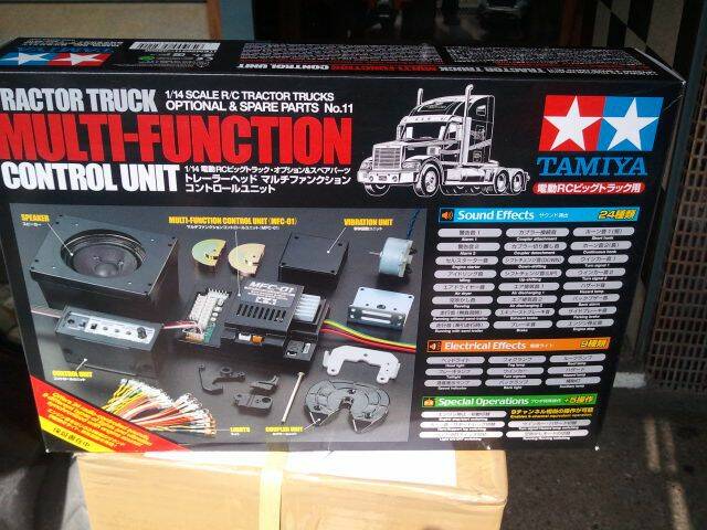  台湾货车高速翻覆 (4)图片  台湾货车高速翻覆 (4