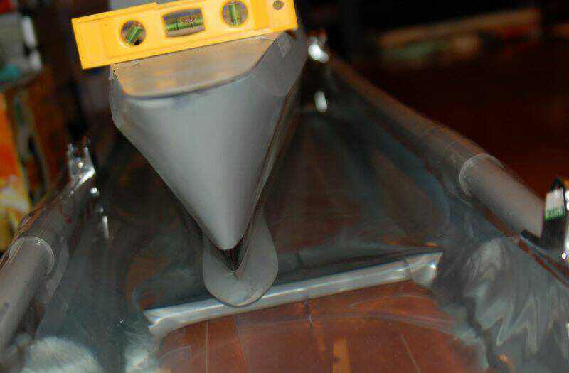 輕載測試艦艏端