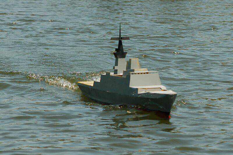 全速航行破浪前進