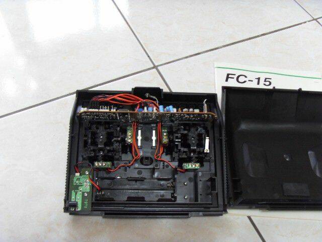 打開後蓋看看裡面有甚麼好東西