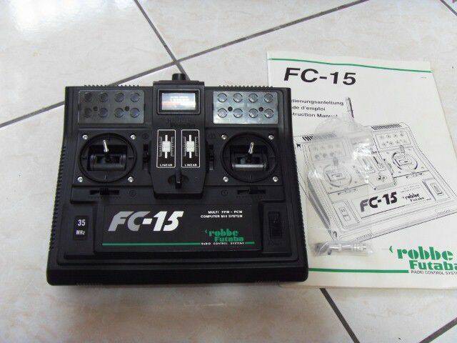 搖桿 說明書 電池盒 一樣都不缺 狀況非常優幾乎是沒使用過 依稀聞得到電路版的味道 ... ... ...