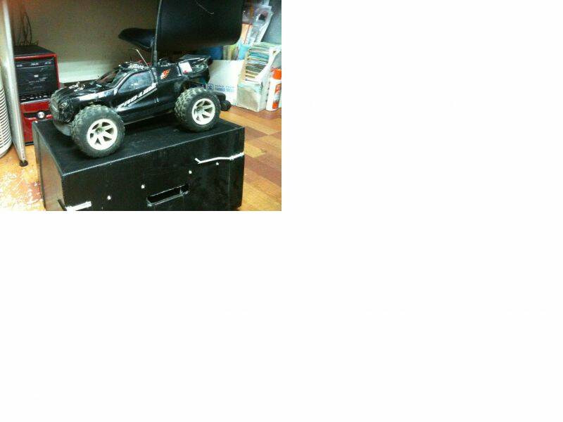 雖然是國產的老車...還是有些戰鬥力的