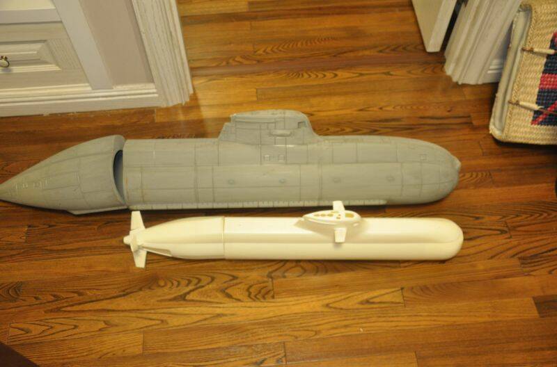 跟大陸方舟的1/41的U31對比下，好像小了不少哦~~