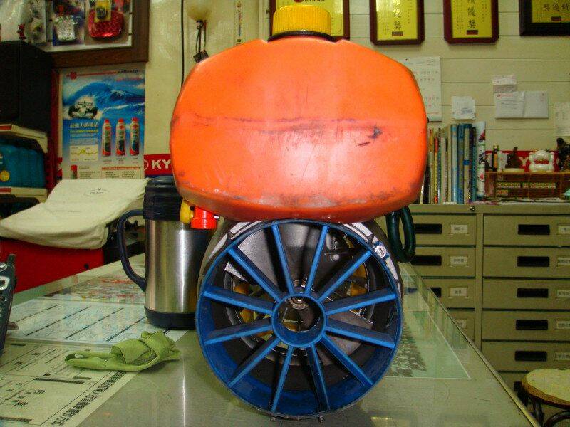 推進器使用杜卡廸引擎,