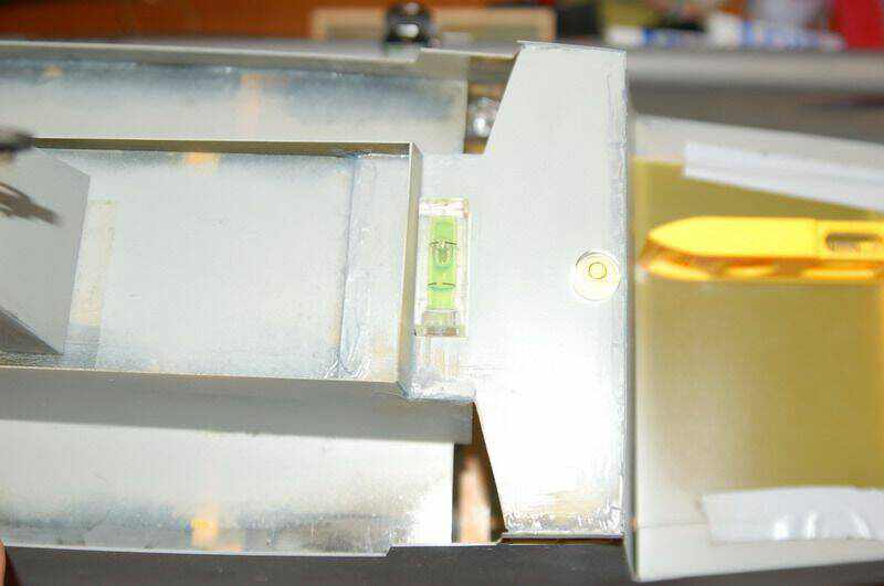 左右搖晃船身...看氣泡水平儀擺動次數