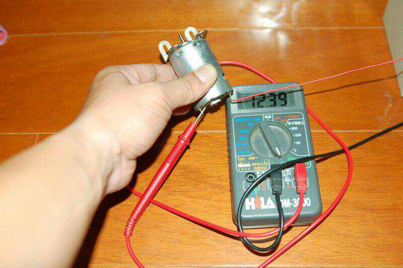 再拿一顆555馬達做比較