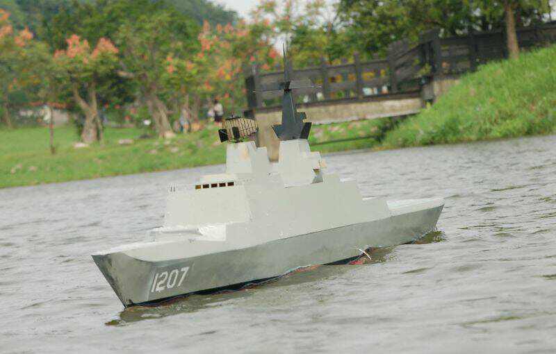 這浪花都打到海叢樹甲板上了