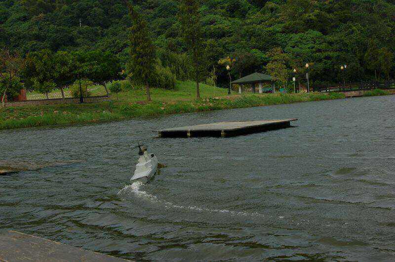 高速側風滿舵轉彎